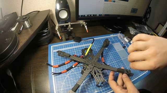 Подробная сборка квадрокоптера-дальнолёта Часть 1 смотреть онлайн