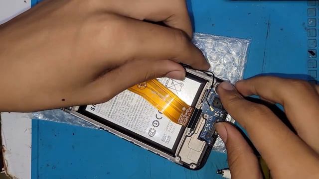 Замена экрана Samsung Galaxy A02s Destroyed Phone Repair LCD Screen Replacement смотреть онлайн