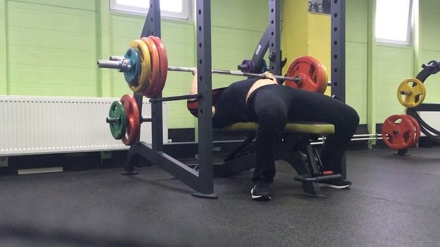 Жим лёжа в слинге средним хватом 155 кг