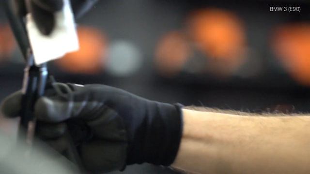 How to change wipers blades / window wipers BMW 3 (E90) [TUTORIAL AUTODOC] смотреть онлайн