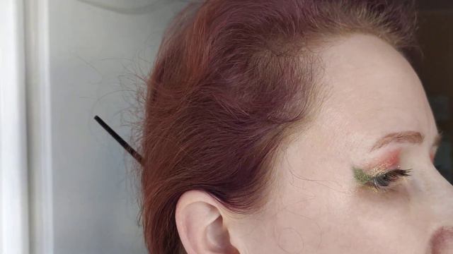 Тамми Танука Лисёнок и маленькая стрелка при открытых глазах.