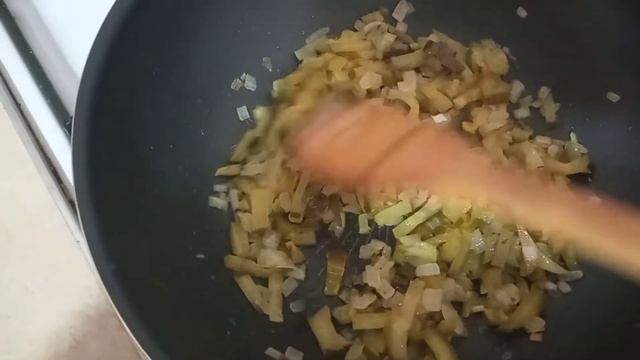 Как вкусно приготовить булгур, жареные соленые огурцы.... смотреть онлайн
