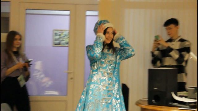 14 Общежитие поздравляет с Наступающим Новым Годом смотреть онлайн