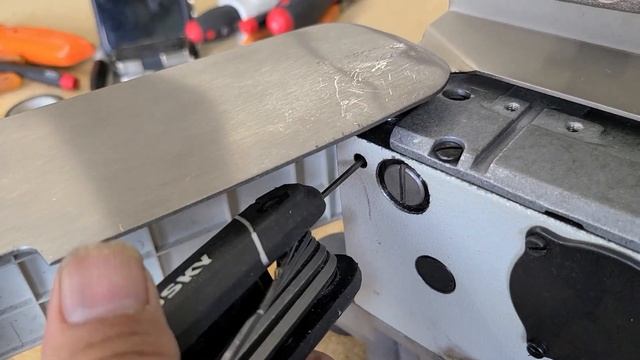 Juki MO-6800S series serger quick side cover fix. смотреть онлайн