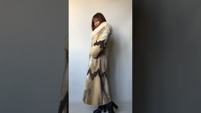 Шуба мутон тм ЭВЕРЕСТ за 5500 ₽ в отличном состоянии отд.песец + каракуль цв.бежевый р.44-46 /11901 смотреть онлайн