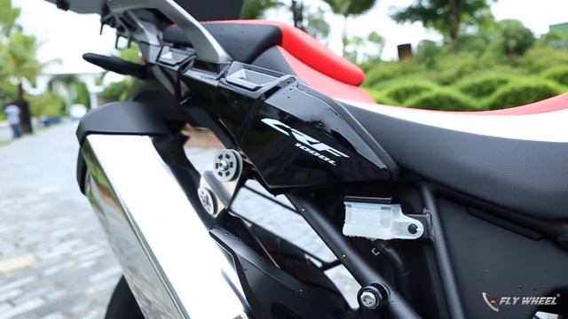 Honda CRF1000L Africa Twin | FlyWheel Upshift смотреть онлайн
