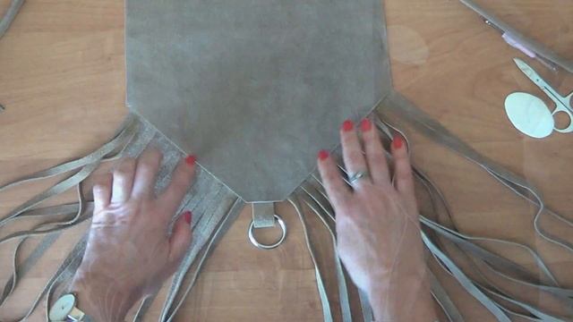 Как сшить рюкзак с бахромой из кожаного пальто смотреть онлайн