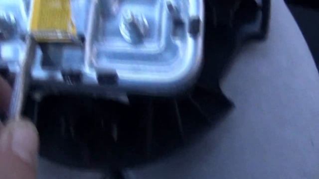 CLIO 3 How To Remove Airbag And Steering Wheels.