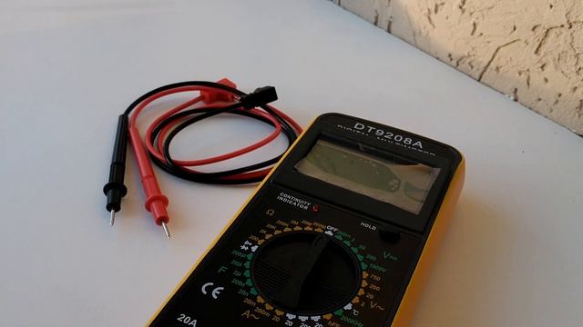 Мультиметр TEK DT 9208A - подготовка к работе, установка батарейки и подключение щупов смотреть онлайн