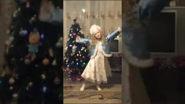 Новогодняя песенка ПОД НОВЫЙ ГОД смотреть онлайн