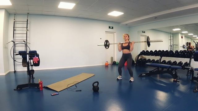 Тренировка с гирей, штангой и скакалкой - хорошая такая и быстрая) До Нового года 57 бёрпи))) смотреть онлайн