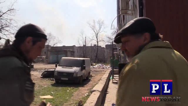 Патрик Ланкастер-улицы Мариуполя.Людей хоронят прямо во дворах,тела лежат на скамейках или на земле смотреть онлайн