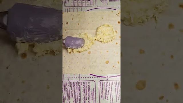 Срочно нужно что-то поставить на стол? 5 начинок для закусочных рулетов из лаваша смотреть онлайн