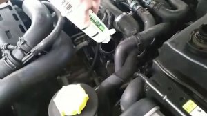 Заливаем присадку от полимериум