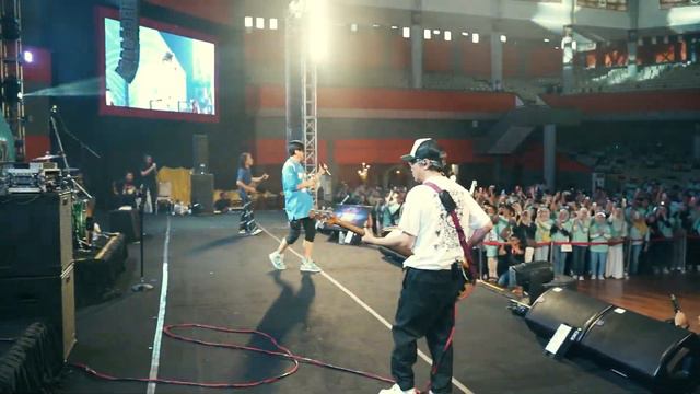 #GIGIVLOG - MALANG: Thomas Sakit & Pak Bas Main Drum Dengan Tangan Berdarah смотреть онлайн
