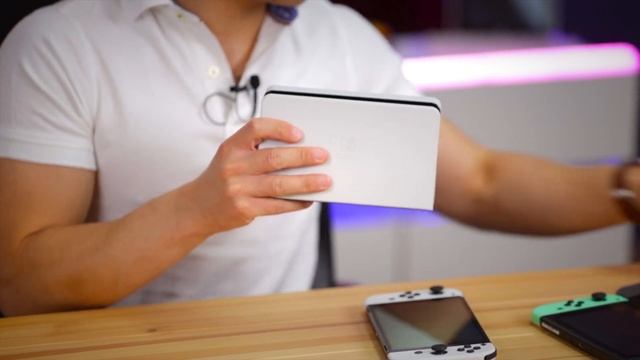 Why You SHOULD Upgrade to the OLED Nintendo Switch! смотреть онлайн