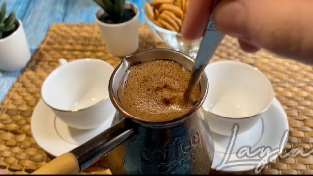 КОФЕ в ТУРКЕ / как правильно варить кофе в турке с ГУСТОЙ ПЕНКОЙ / ВКУСНО и ПРОСТО! смотреть онлайн