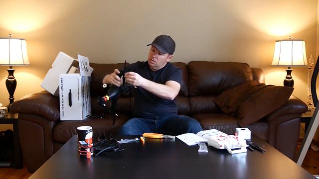 Syma X8W Quadcopter - Assembling the Drone out of the Box смотреть онлайн