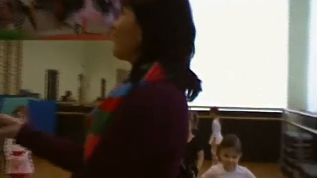 Занятия по танцам-детская группа в ФОКе Атлант...flv смотреть онлайн