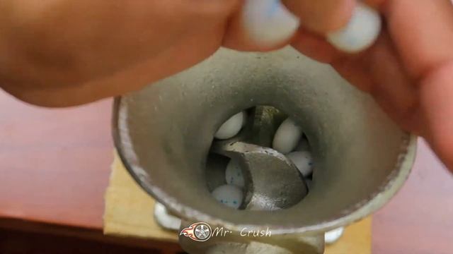 EXPERIMENT: MEAT GRINDER VS COCA COLA AND MENTOS смотреть онлайн