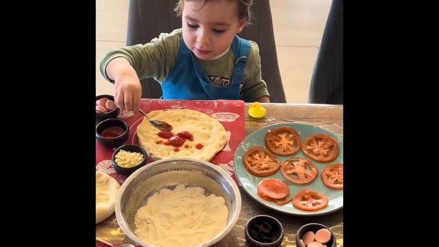 Нам не нужно торопиться - нужно пиццей подкрепиться !!! смотреть онлайн