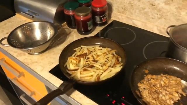 Лисички с жареной картошечкой !