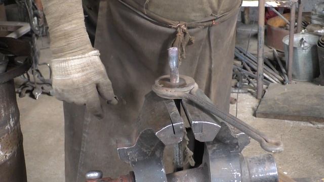 Ковка шляпки на стержне / Blacksmithing смотреть онлайн