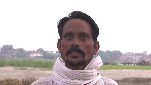 Mortos por covid-19 nas águas sagradas do Ganges | AFP смотреть онлайн