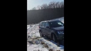 OFF ROAD Suzuki Grand Vitara vs Hyundai Tucson on mud and snow - Winter vs All Seasons