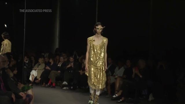 Christina Hendricks and Pamela Anderson among stars at Westwood show смотреть онлайн