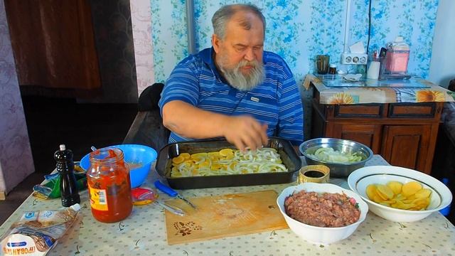 ПИРОГ С ФАРШЕМ ТАЕТ ВО РТУ ! @ПОДВАЛ ИЛЬИЧА смотреть онлайн