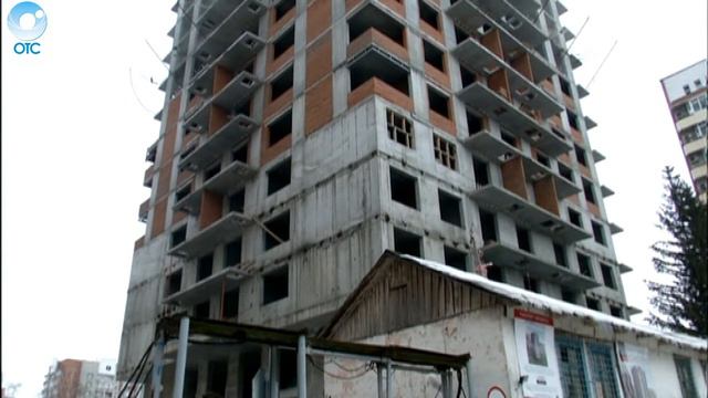 В Центральном районе на жилой дом упал подъёмный кран смотреть онлайн