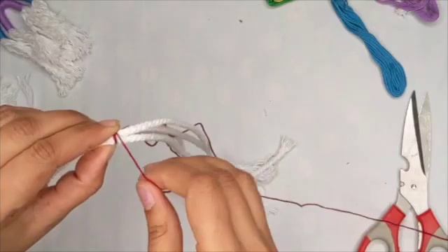 Macrame DIY, How to make Macrame rainbow and Santa keyring out of scrap!! смотреть онлайн