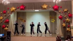 Танец на осенний бал. Флешмоб в школе 24 города Таганрог.От учениц 9 б класса