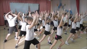 Физкультурная разминка «Идет солдат по городу». Ведущая - Перышкова Наталья. Мы танцуем, мы играем