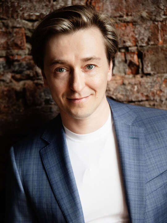 Безруков Сергей-Симонов-Горят города на пути этих полчищ смотреть онлайн