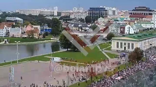 Количество людей на Проспекте Победителей. Интернет отсутствует. смотреть онлайн