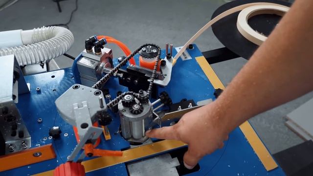 Кромкооблицовочные станки DM-110 и DM-111, настройка фрезеров и работа на разных типах кромки. смотреть онлайн