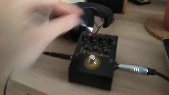 AMT DT-2 DistStation and Korg Monologue смотреть онлайн