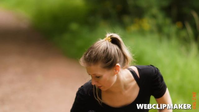 Young blond woman jogging in the black forest. Stretching & Warm-Up. Stock Footage. смотреть онлайн