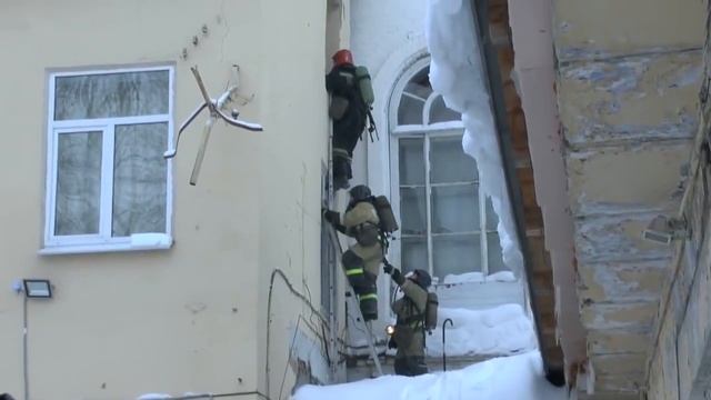 Тушение пожара в Перми. Пожар в техникуме. смотреть онлайн