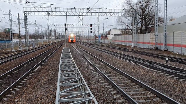 Ласточка в Белгород, ЭС2ГП-006 поездом 743 Москва-Белгород пролетает Щербинку смотреть онлайн