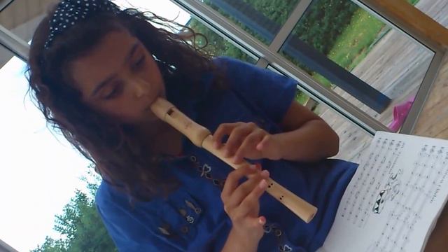 Artemis is playing "Gubben i lådan" смотреть онлайн