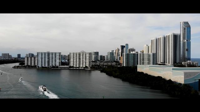 Miami Drone Screen Saver 4K смотреть онлайн