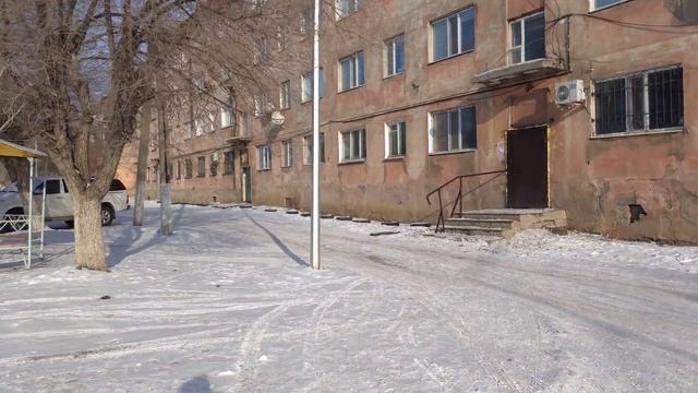 От Южного парка до 103 / По дворам города / Гаражи вместо детских площадок смотреть онлайн