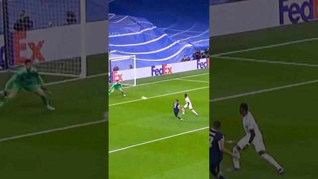 Мбаппе забивает с левого фланга смотреть онлайн