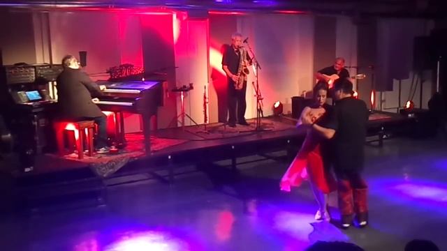 3 de 4 - Juana Sepúlveda y Chicho Frúmboli con el trío Vitale Baraj González - Oblivion смотреть онлайн