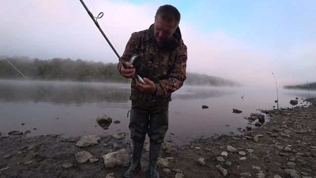 ЭТА ДОНКА ЛОВИТ КРУПНОГО ЛЕЩА, приготовление КАШИ. Рыбалка на ЛЕЩа с ночёвкой. смотреть онлайн