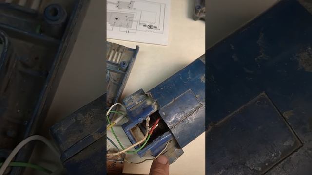 Кнопку выключатель и реверс на дрель СССР. смотреть онлайн