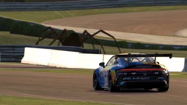iRacing New vs Old! - Porsche 991 vs 992 Cup Car смотреть онлайн